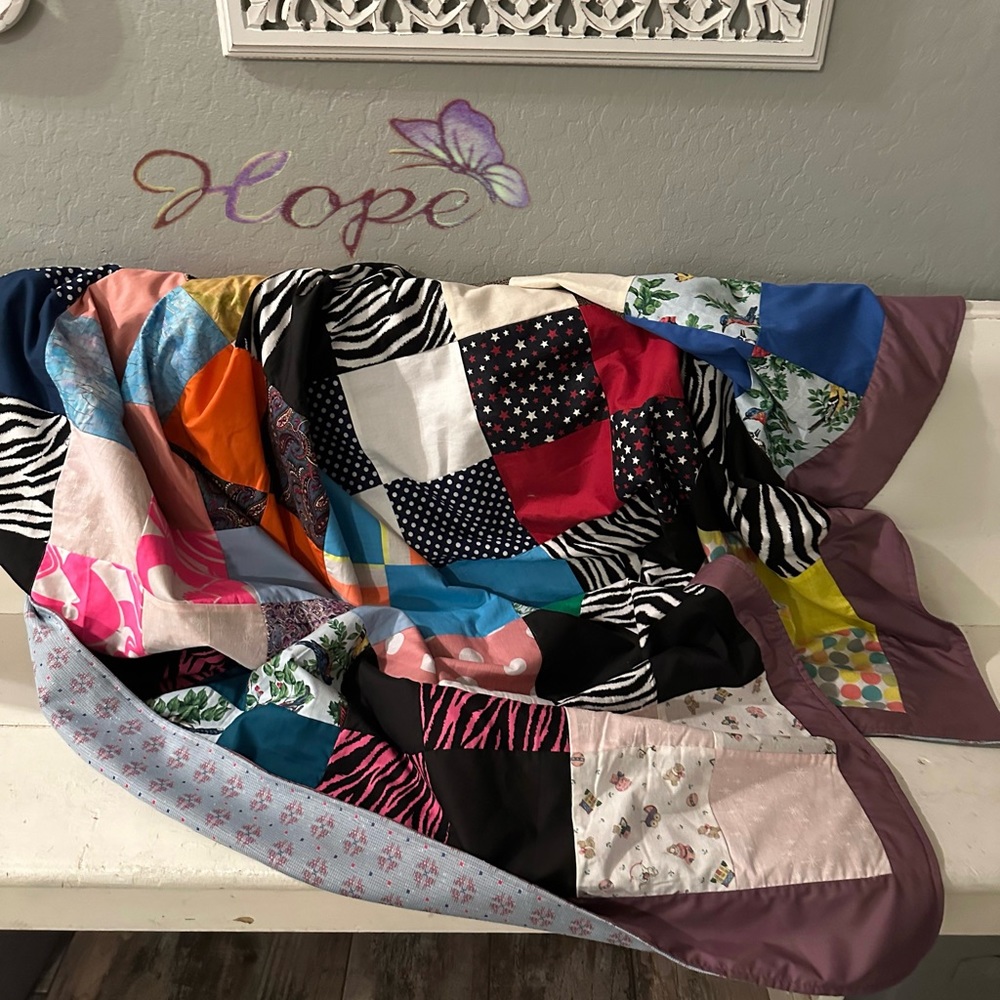 Homemade quilt 70 x 54, folk art design